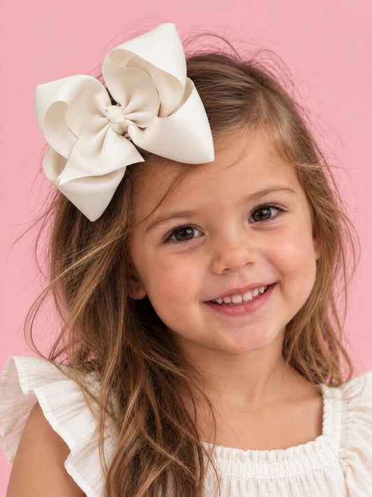 Girl wearing an ivory 4.5 inch classic grosgrain hair bow - Alternative view