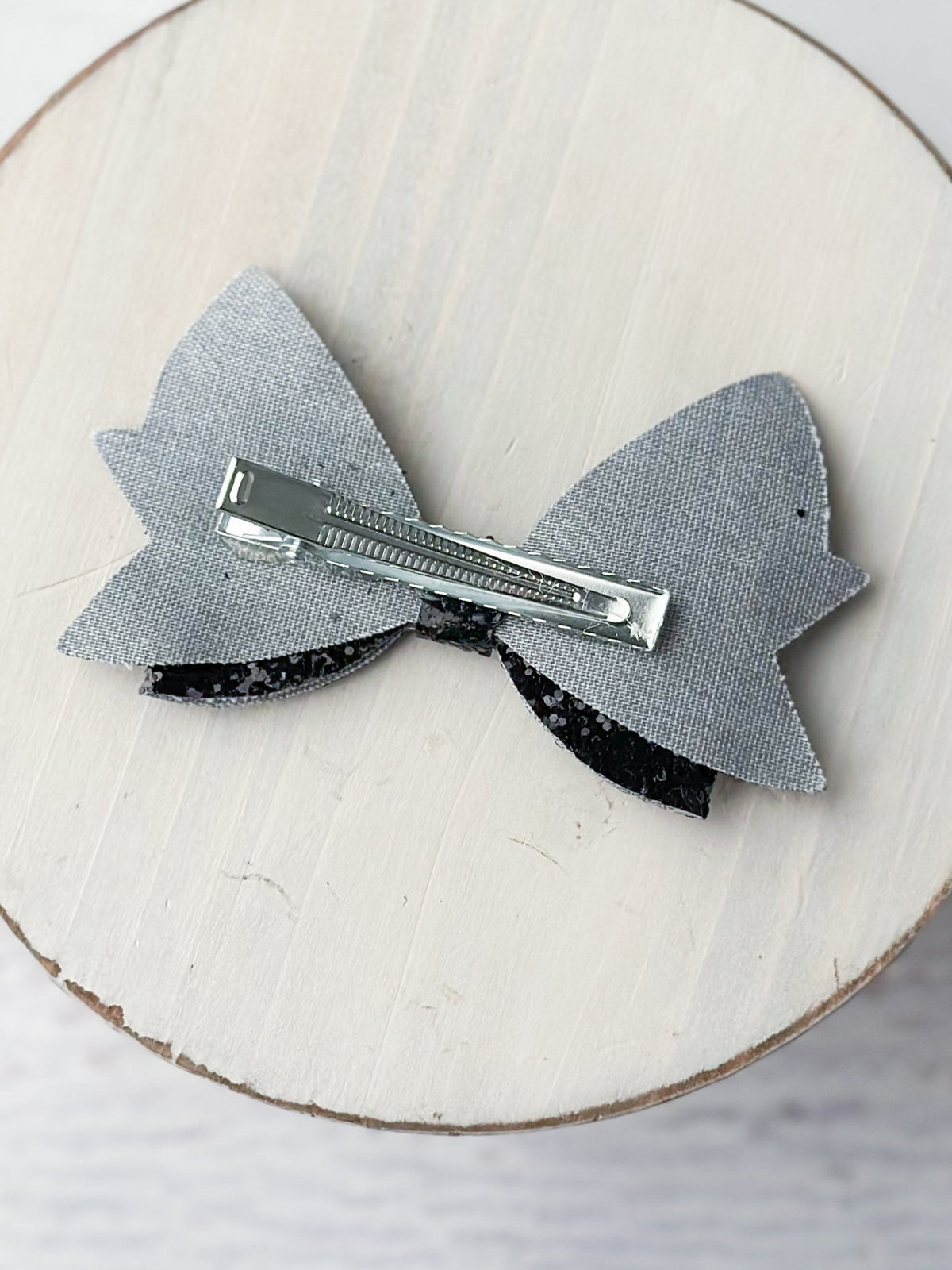 Back of black cat glitter clippie showing single prong alligator clip
