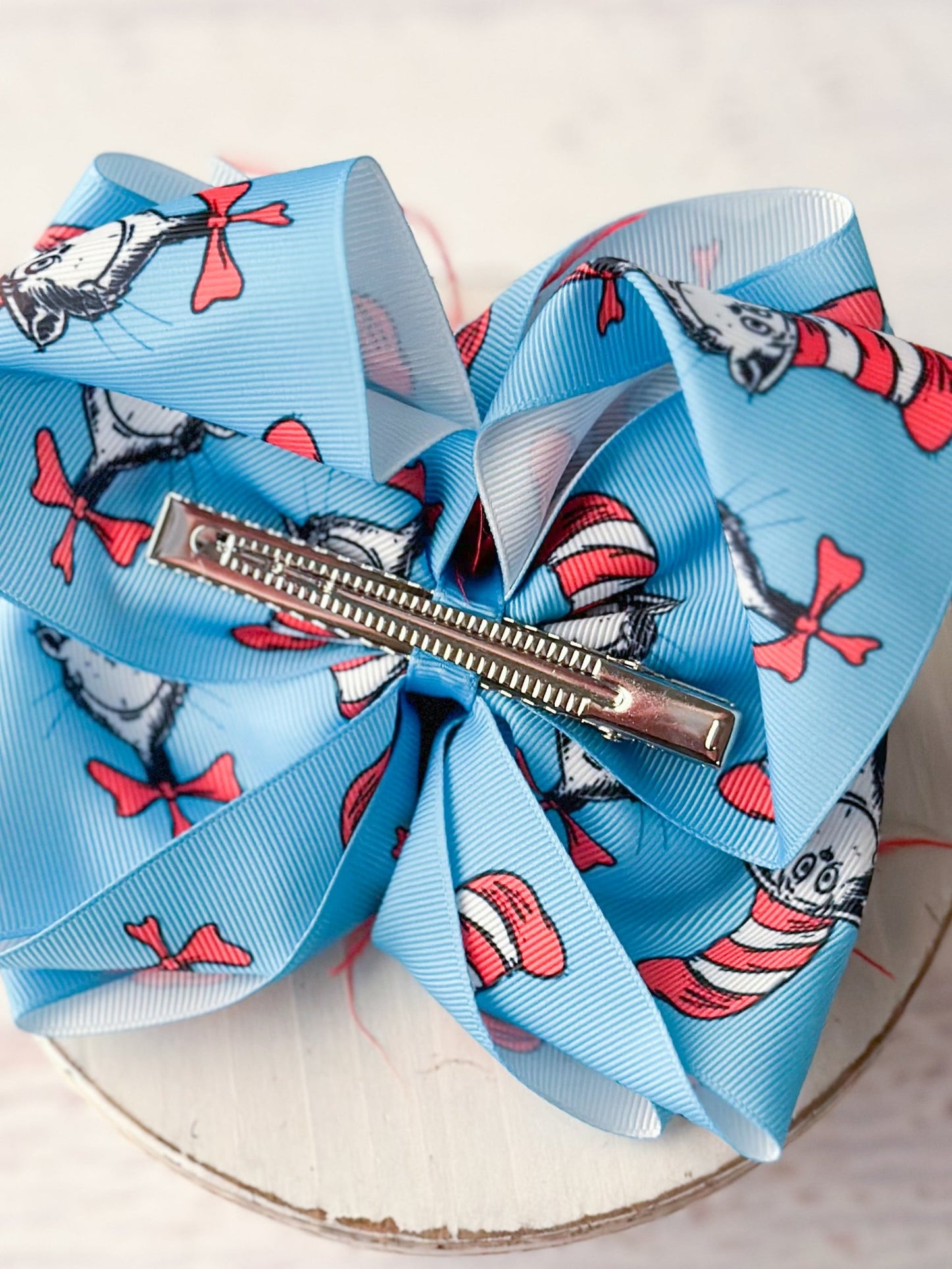 Back of bow with single prong alligator clip