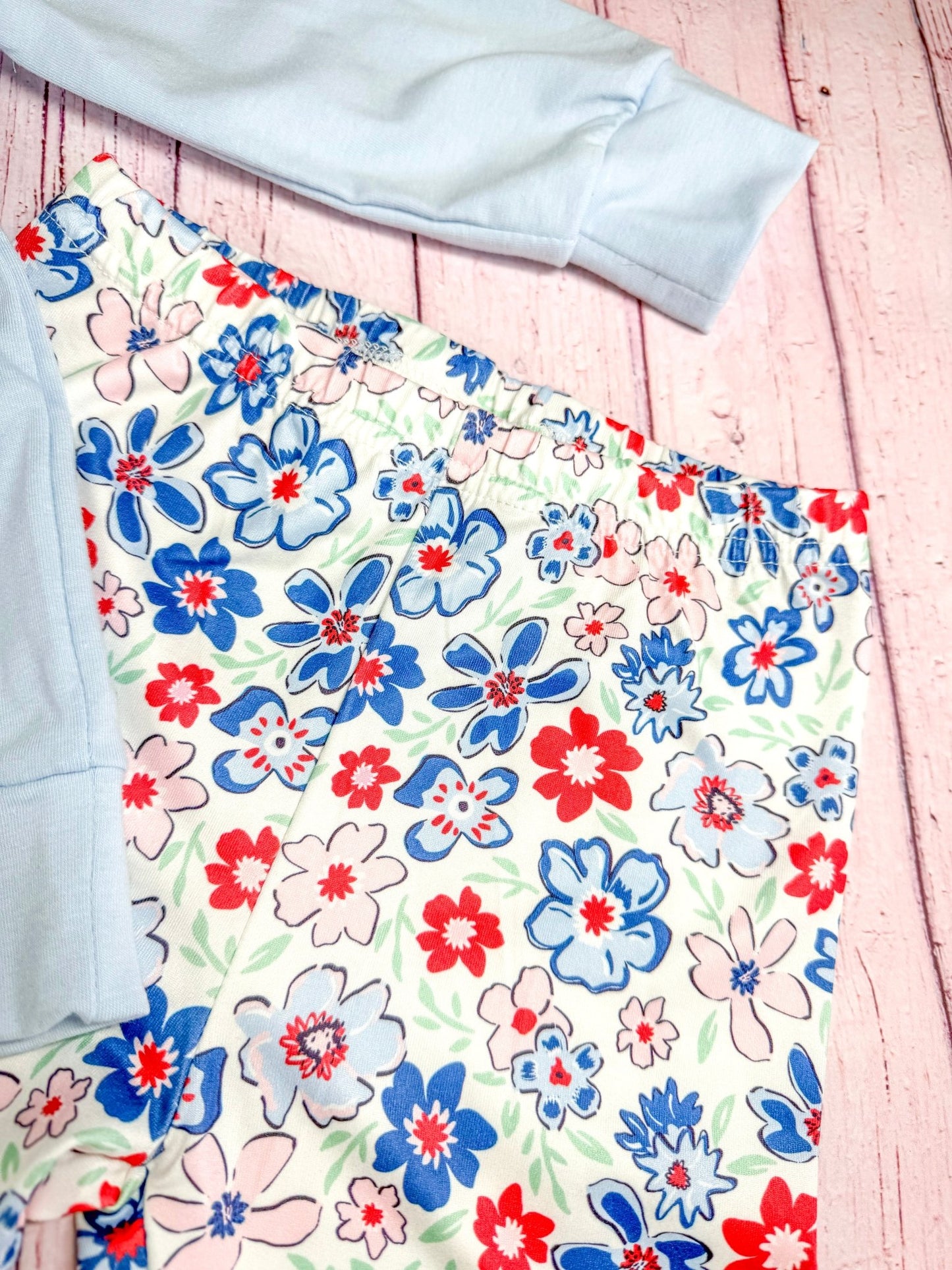 close up showing waistband on the leggings