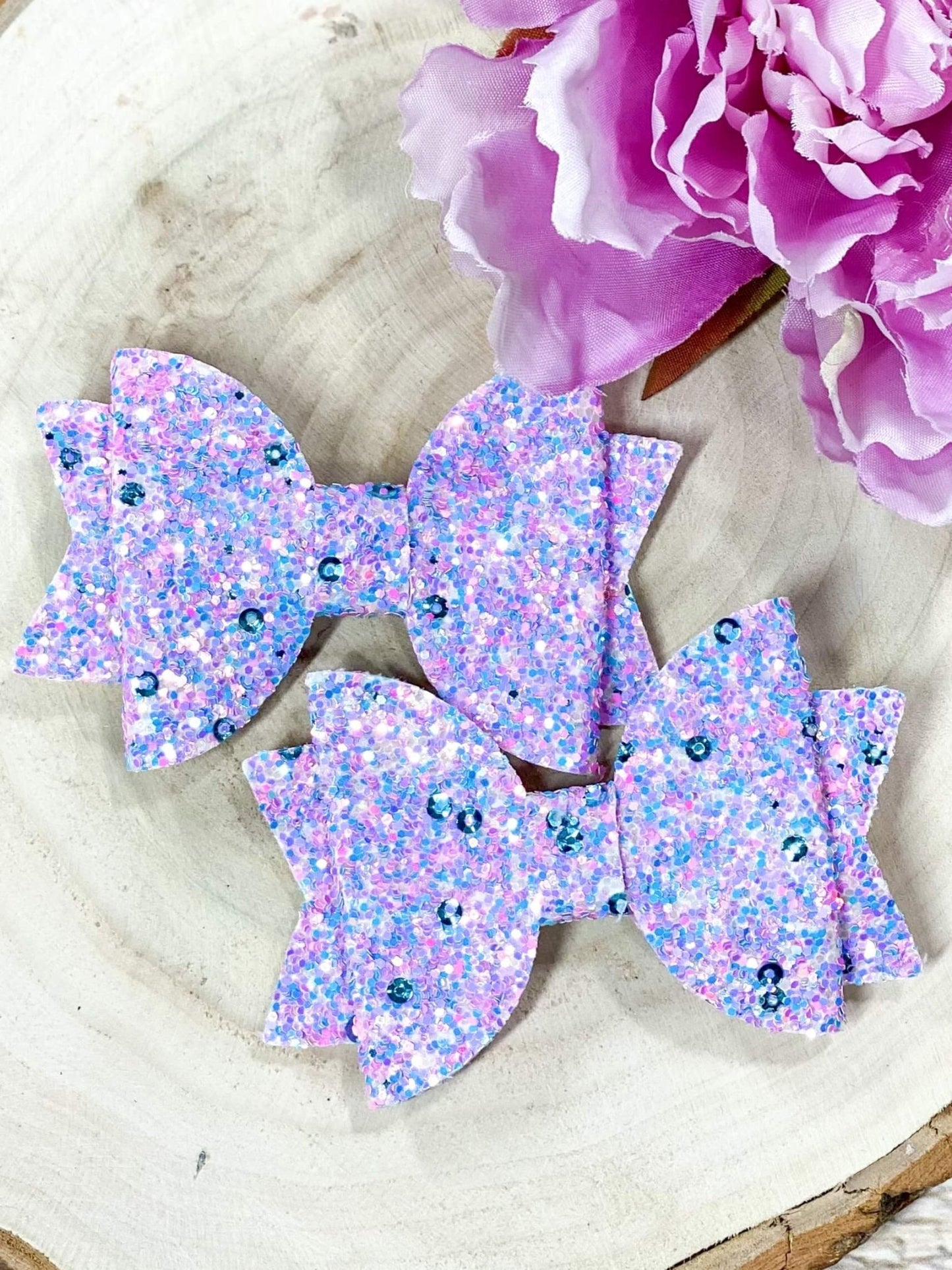 Set of 2 glitter bows in lavender