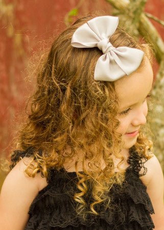 Girl wearing silver satin hair bow - Alternative view