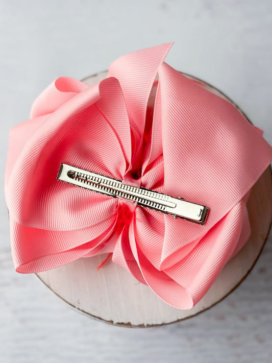 Back of bow with single prong alligator clip - Alternative view