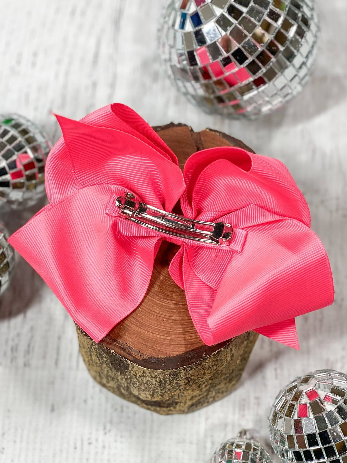 Back of a 4.5 inch classic grosgrain hair bow