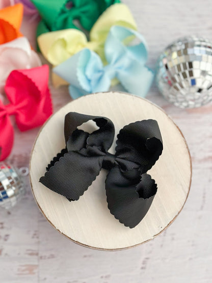 4.5 inch black classic scalloped hair bow