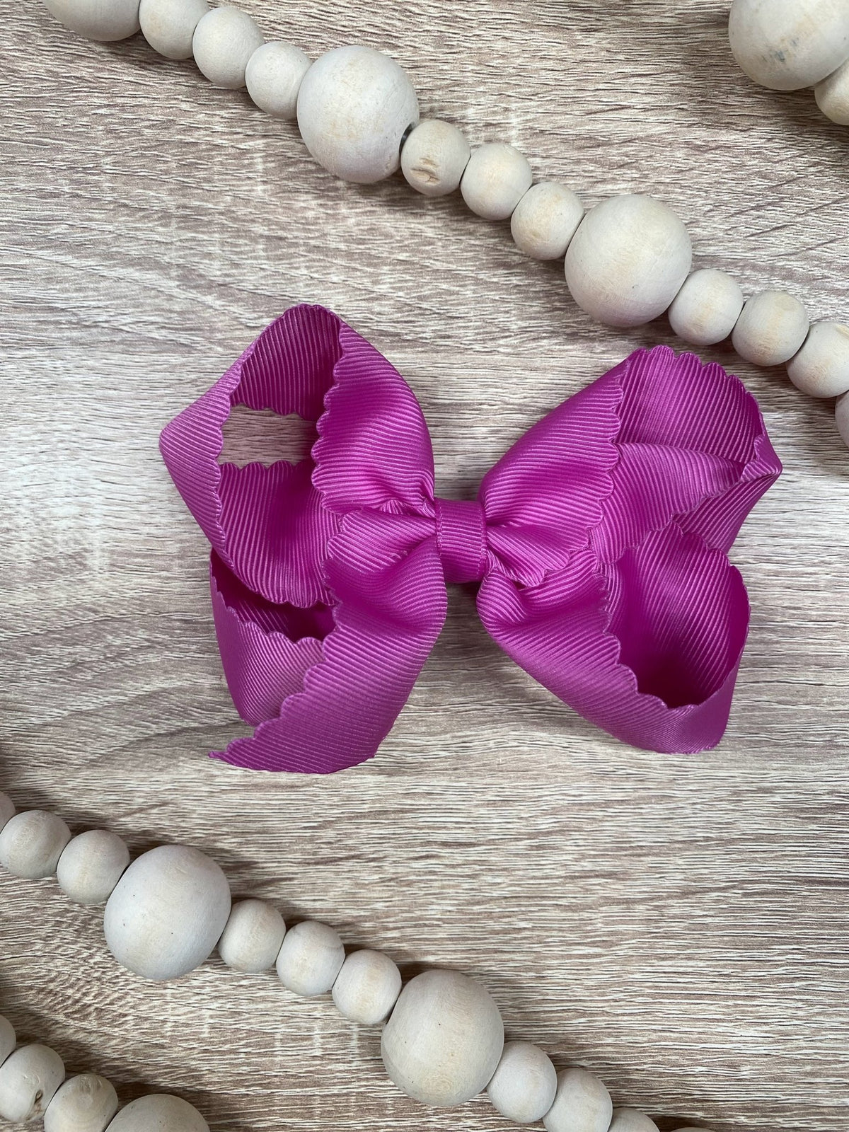4.5 inch fuchsia classic scalloped hair bow