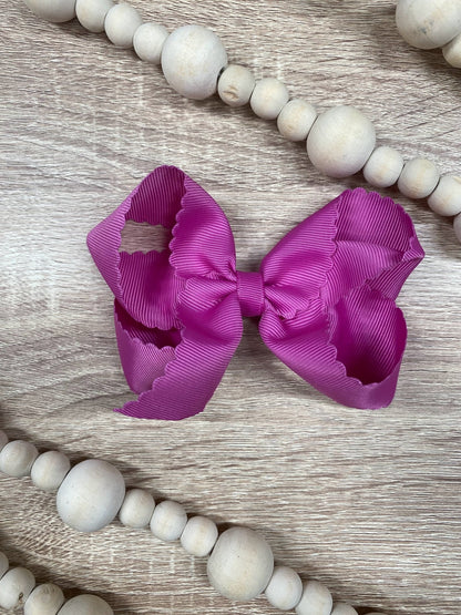 4.5 inch fuchsia classic scalloped hair bow