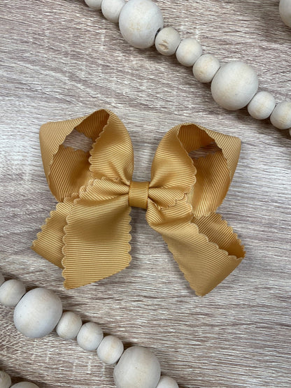 4.5 inch gold classic scalloped hair bow