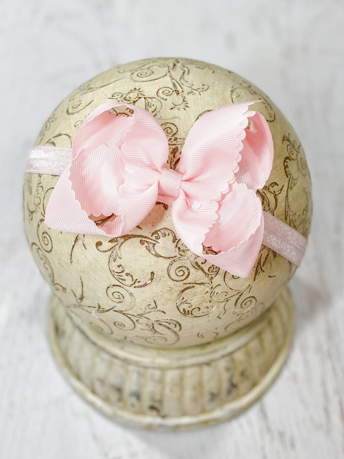 4.5 inch light pink classic scalloped hair bow on satin headband