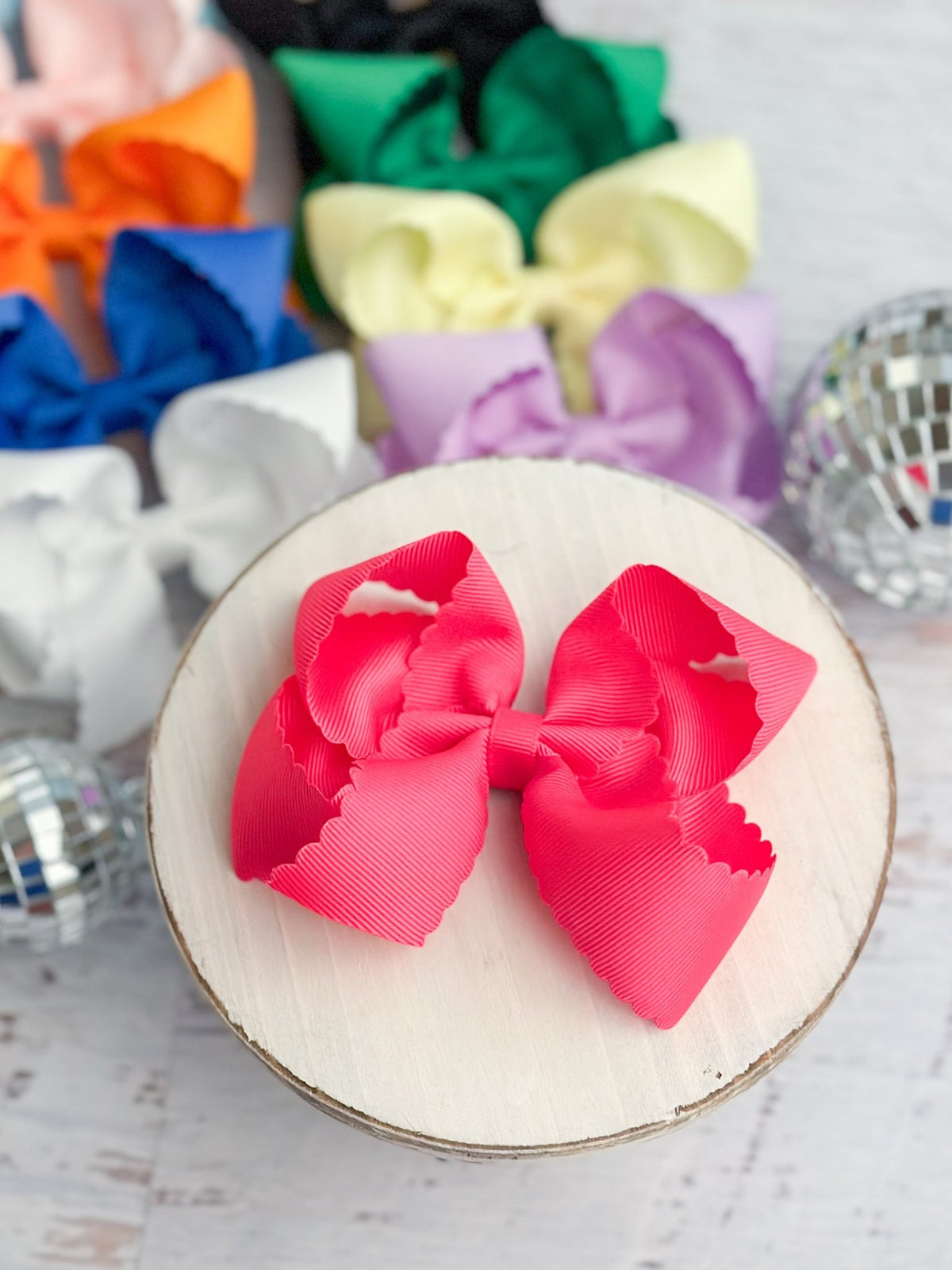 4.5 inch hot pink classic scalloped hair bow