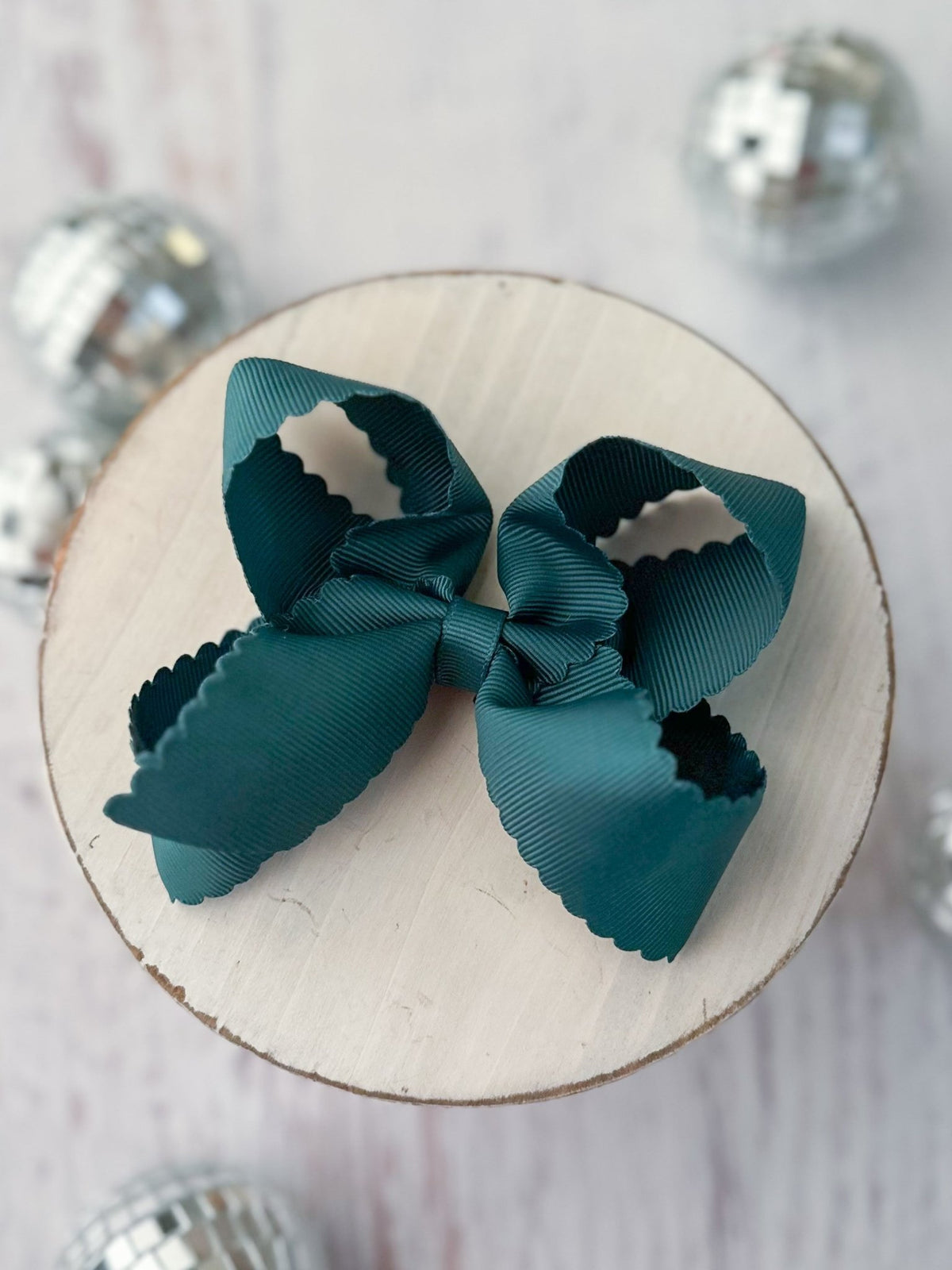 4.5 inch hunter green classic scalloped hair bow