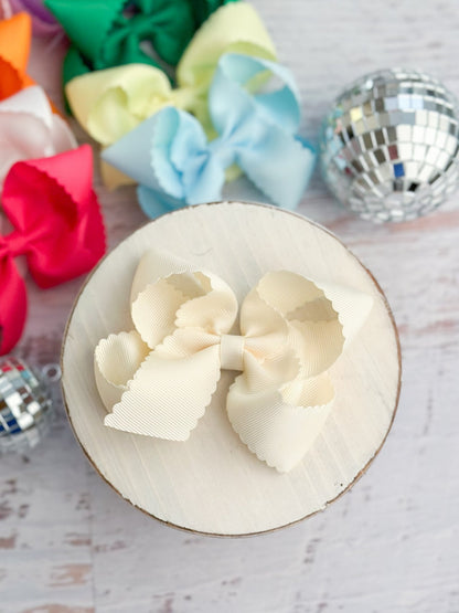 4.5 inch ivory classic scalloped hair bow