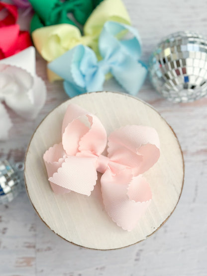 4.5 inch light pink classic scalloped hair bow