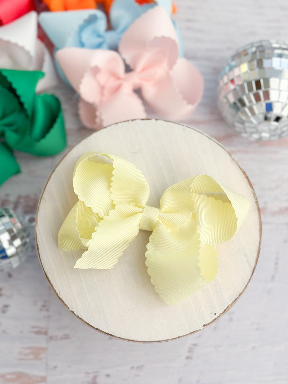 4.5 inch light yellow classic scalloped hair bow