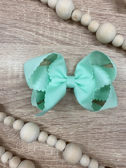 4.5 inch mint classic scalloped hair bow