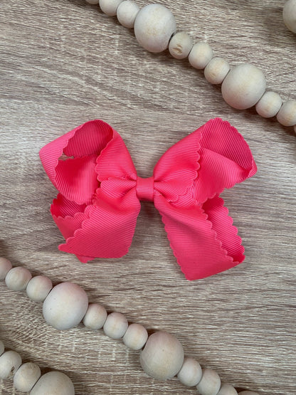 4.5 inch neon pink classic scalloped hair bow