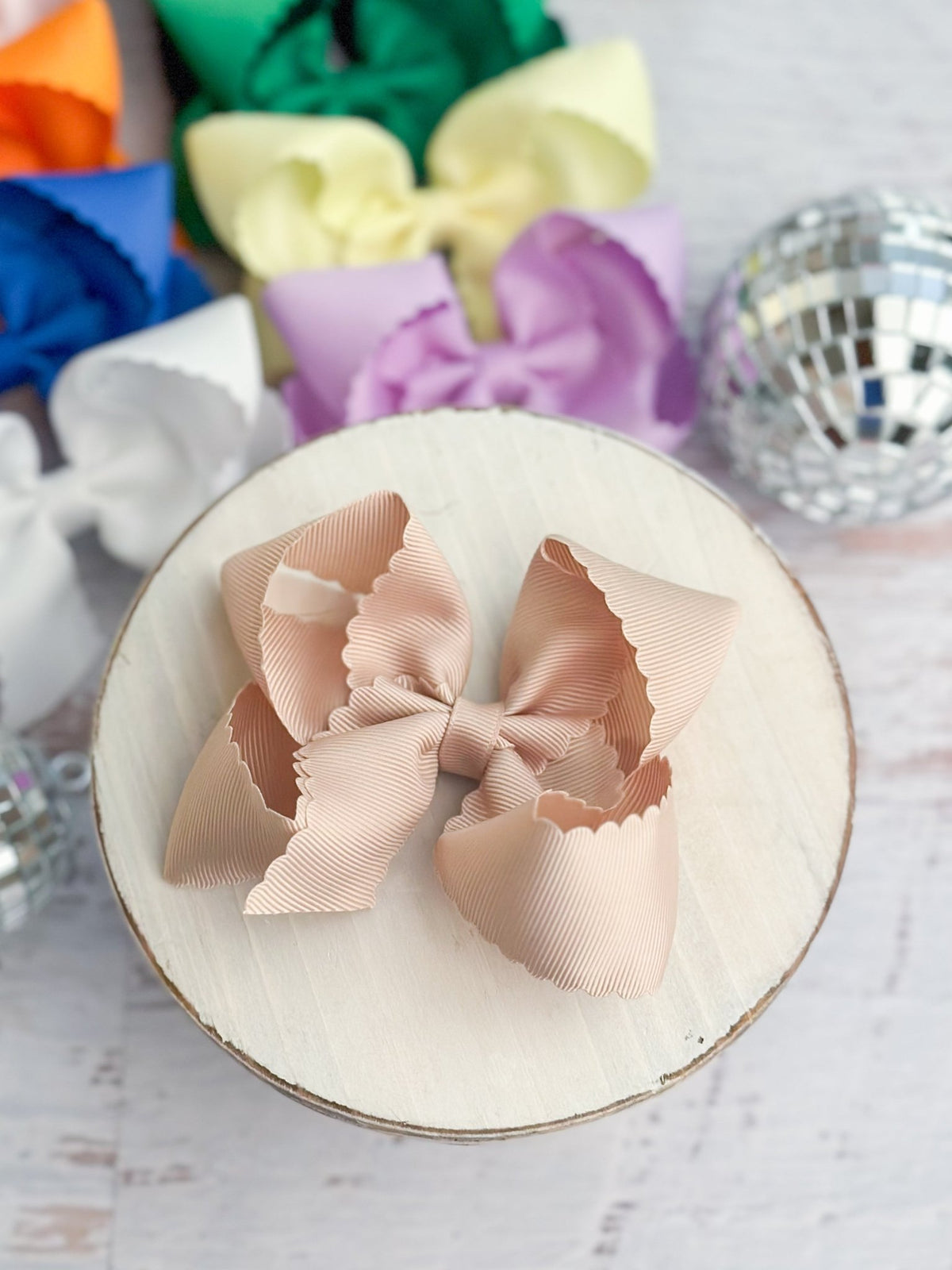4.5 inch oatmeal classic scalloped hair bow