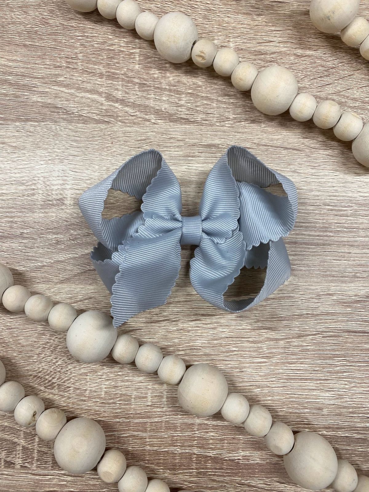 4.5 inch silver classic scalloped hair bow