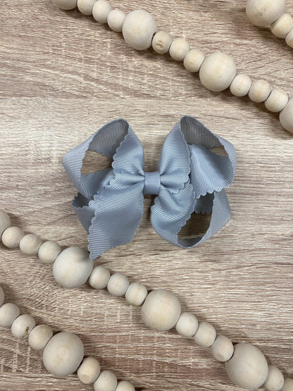 4.5 inch silver classic scalloped hair bow