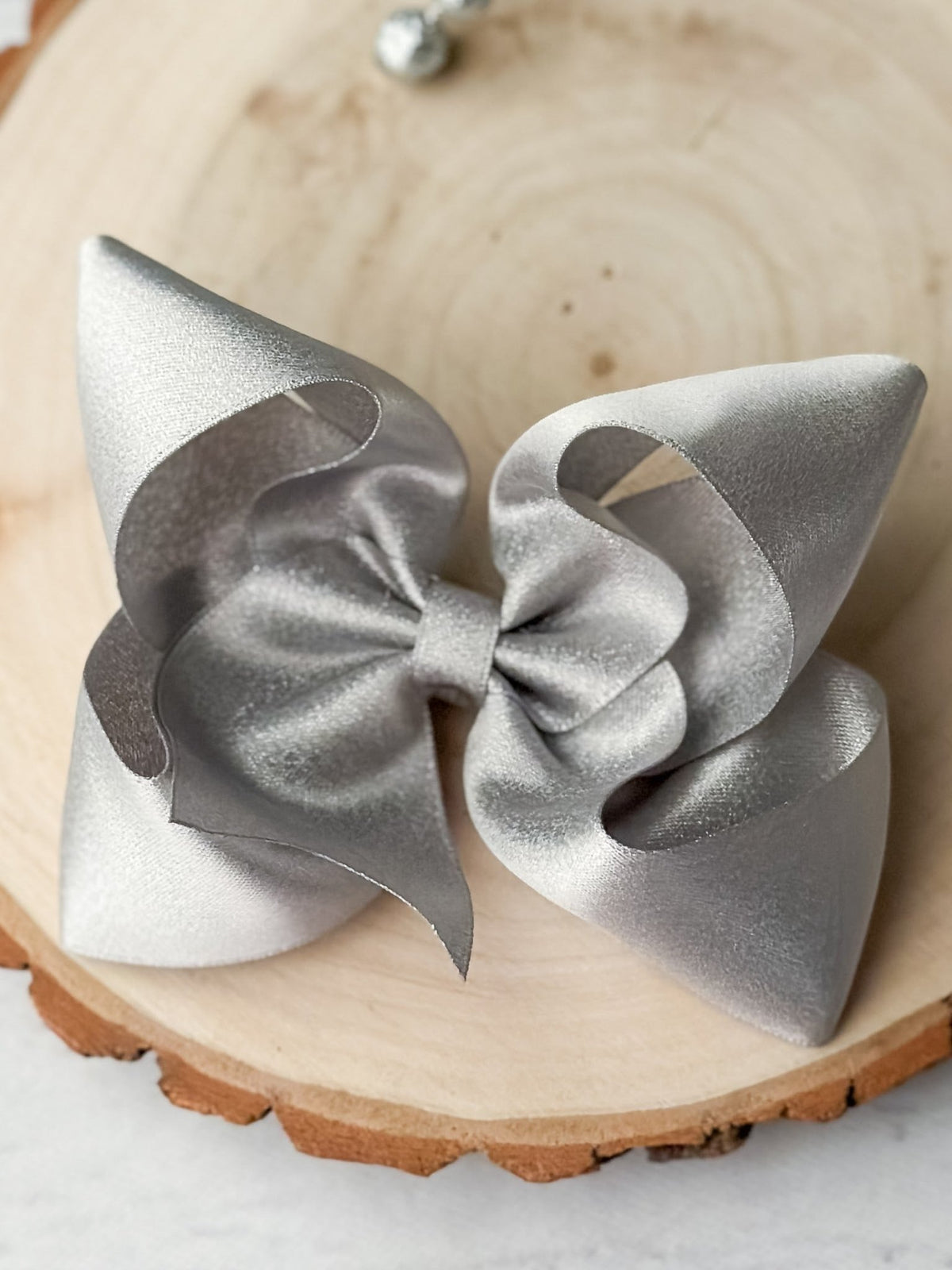 4.5 inch silver shimmer satin hair bow on alligator clip