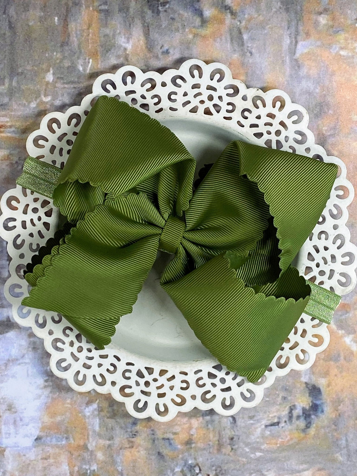 5.5 inch olive oversize scalloped hair bow on satin headband