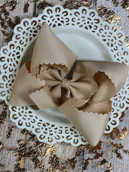 5.5 inch oatmeal oversize scalloped hair bow