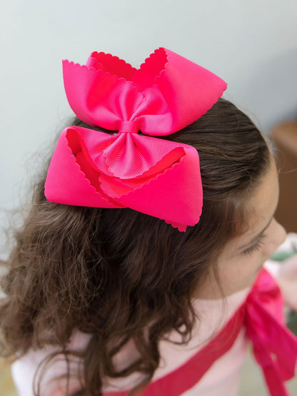 Model wearing a 5.5 inch oversize scalloped hair bow