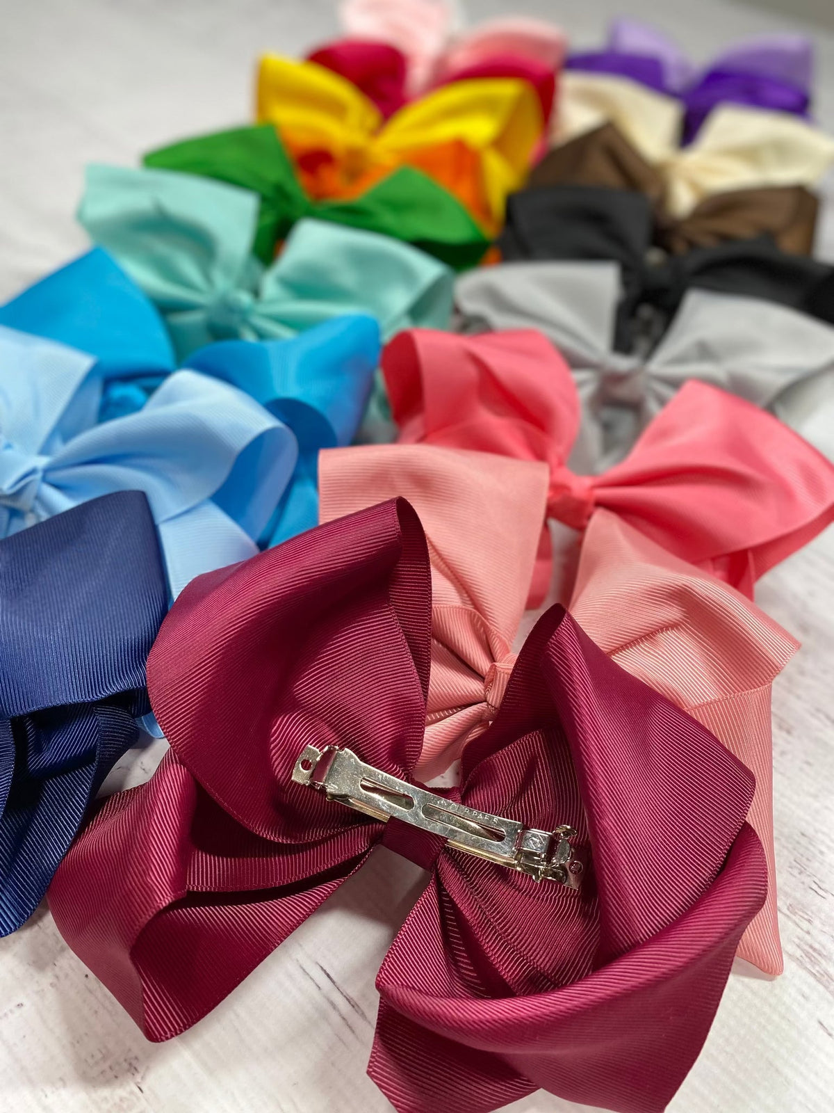 Back of a 6.5 inch Texas size grosgrain hair bow