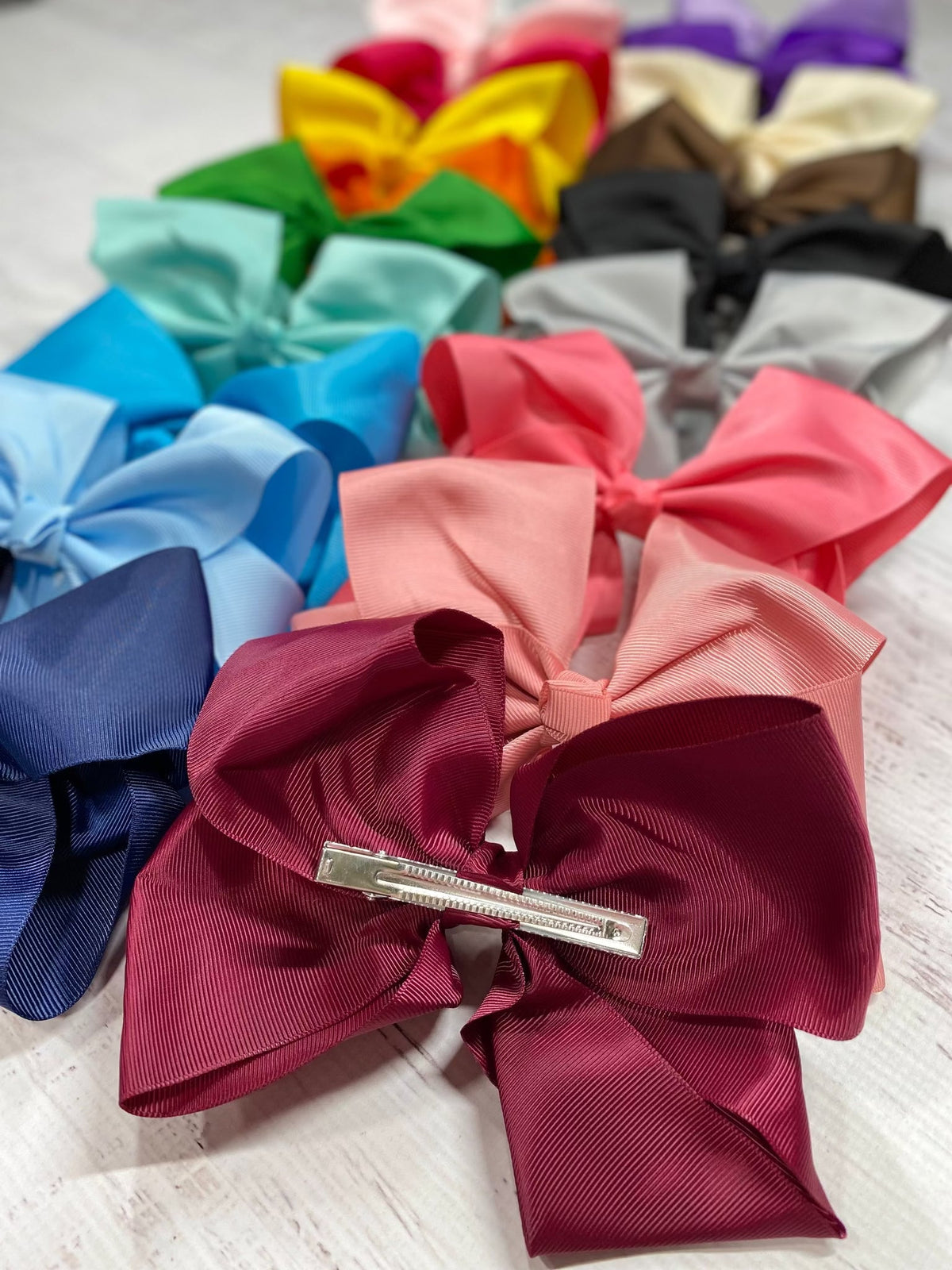 Back of a 6.5 inch Texas size grosgrain hair bow