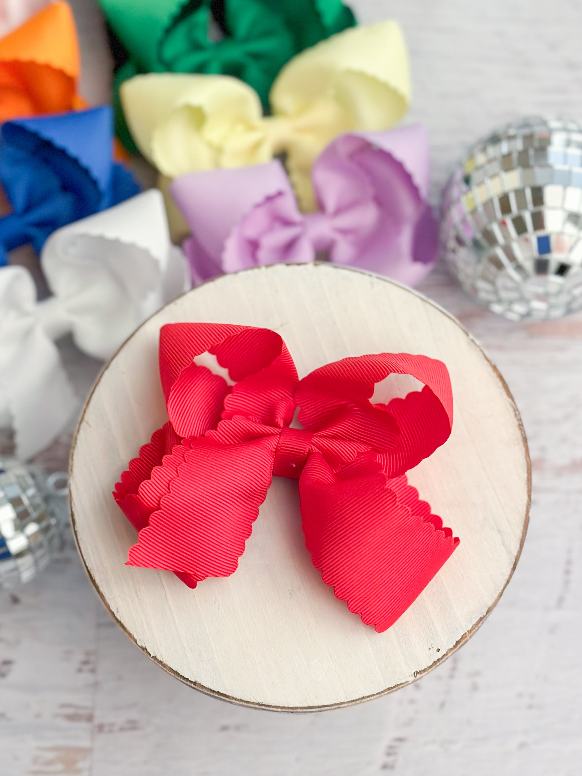 Scalloped Classic Size Bows with Alligator Clip red