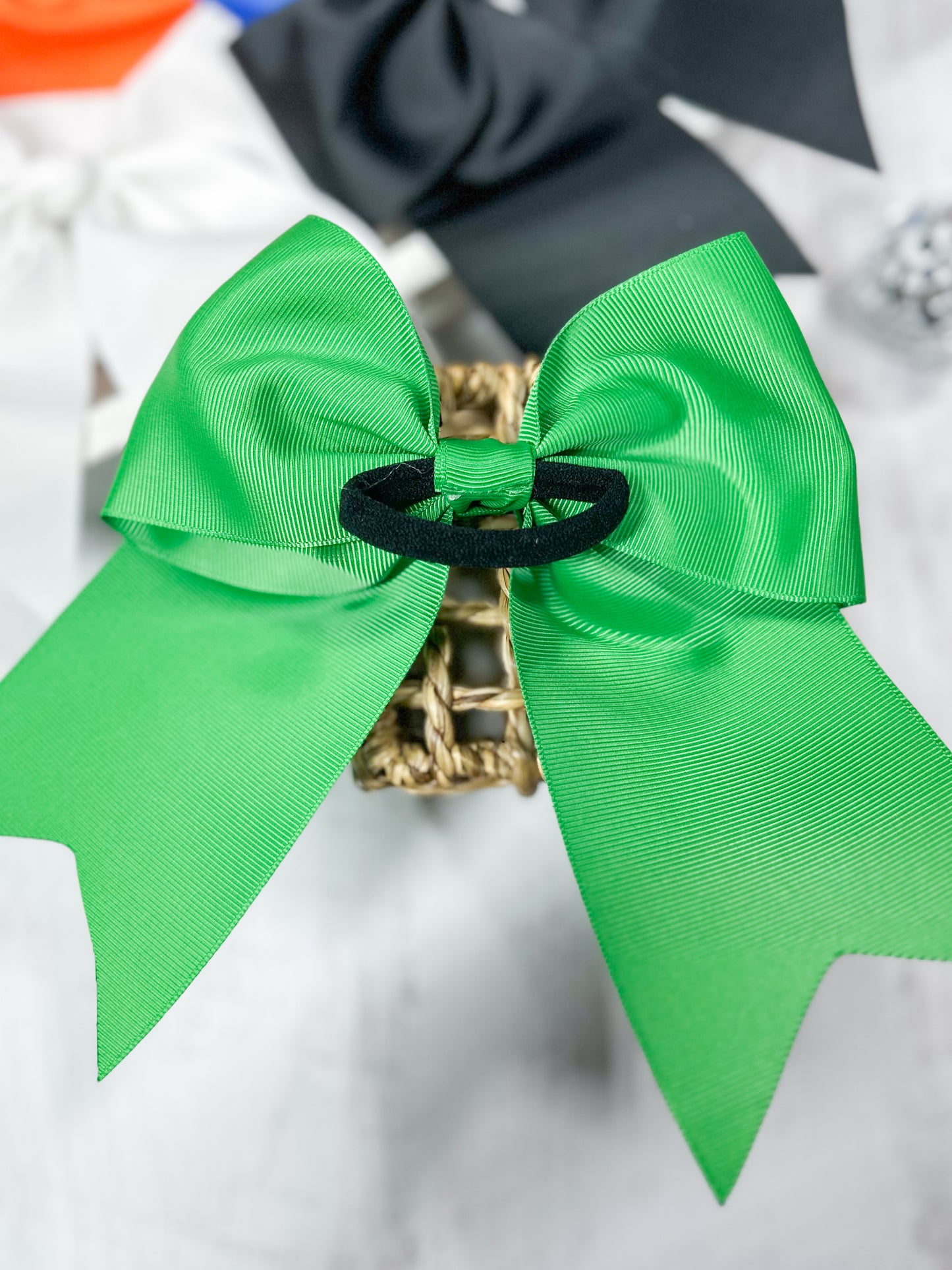 back of the solid cheer bow showing the pony-o