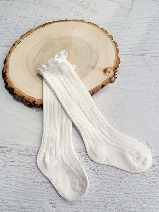 white lettuce edge ruffle ribbed socks
