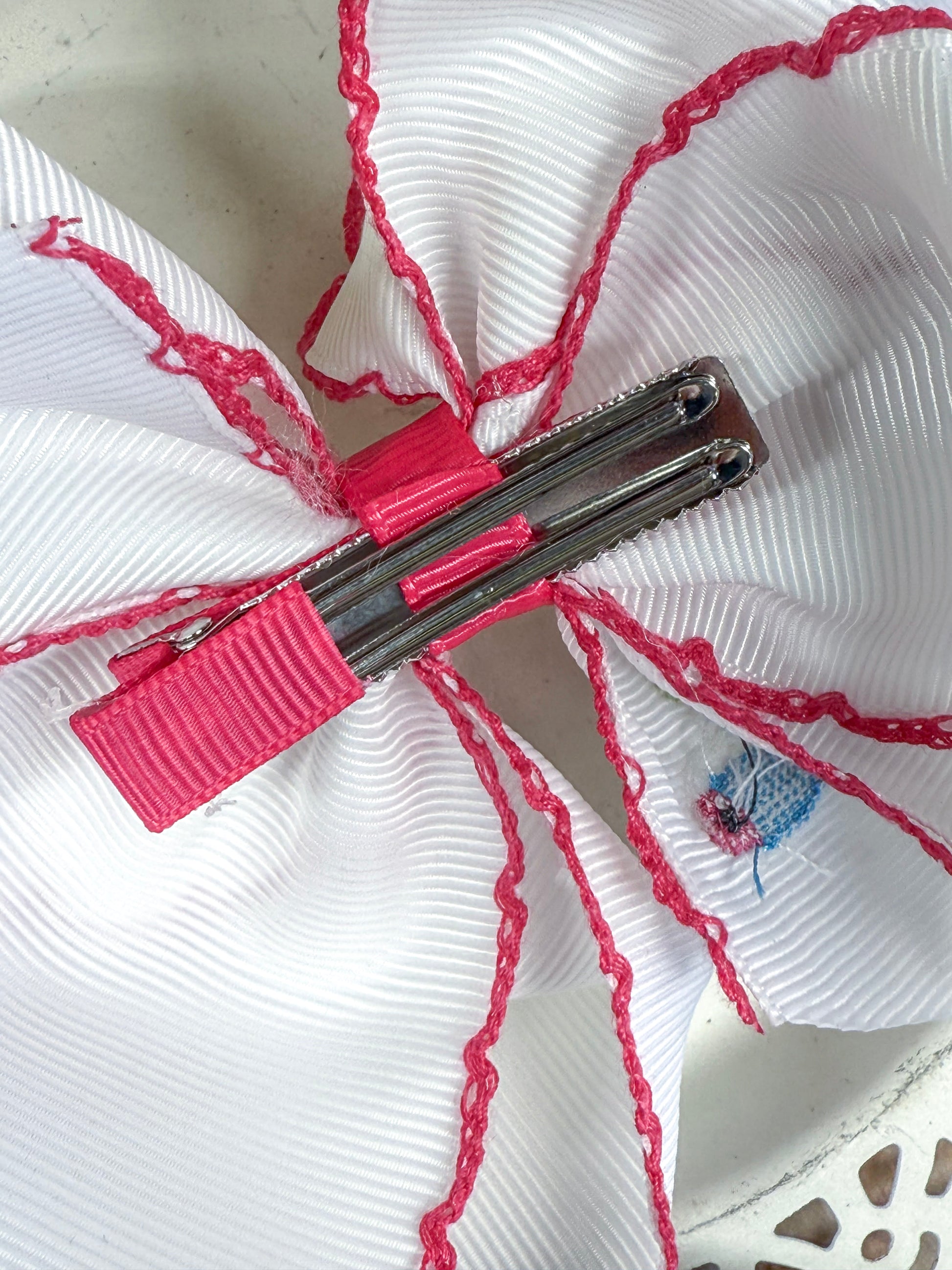 back of the hair bow
