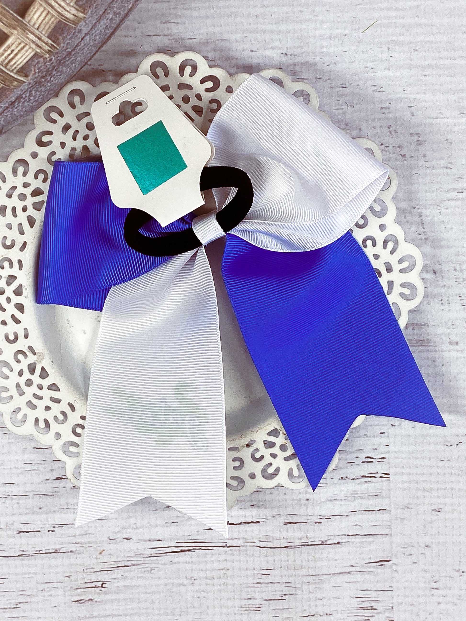Back of the Blue & White Gilmore Gators Cheer Bow