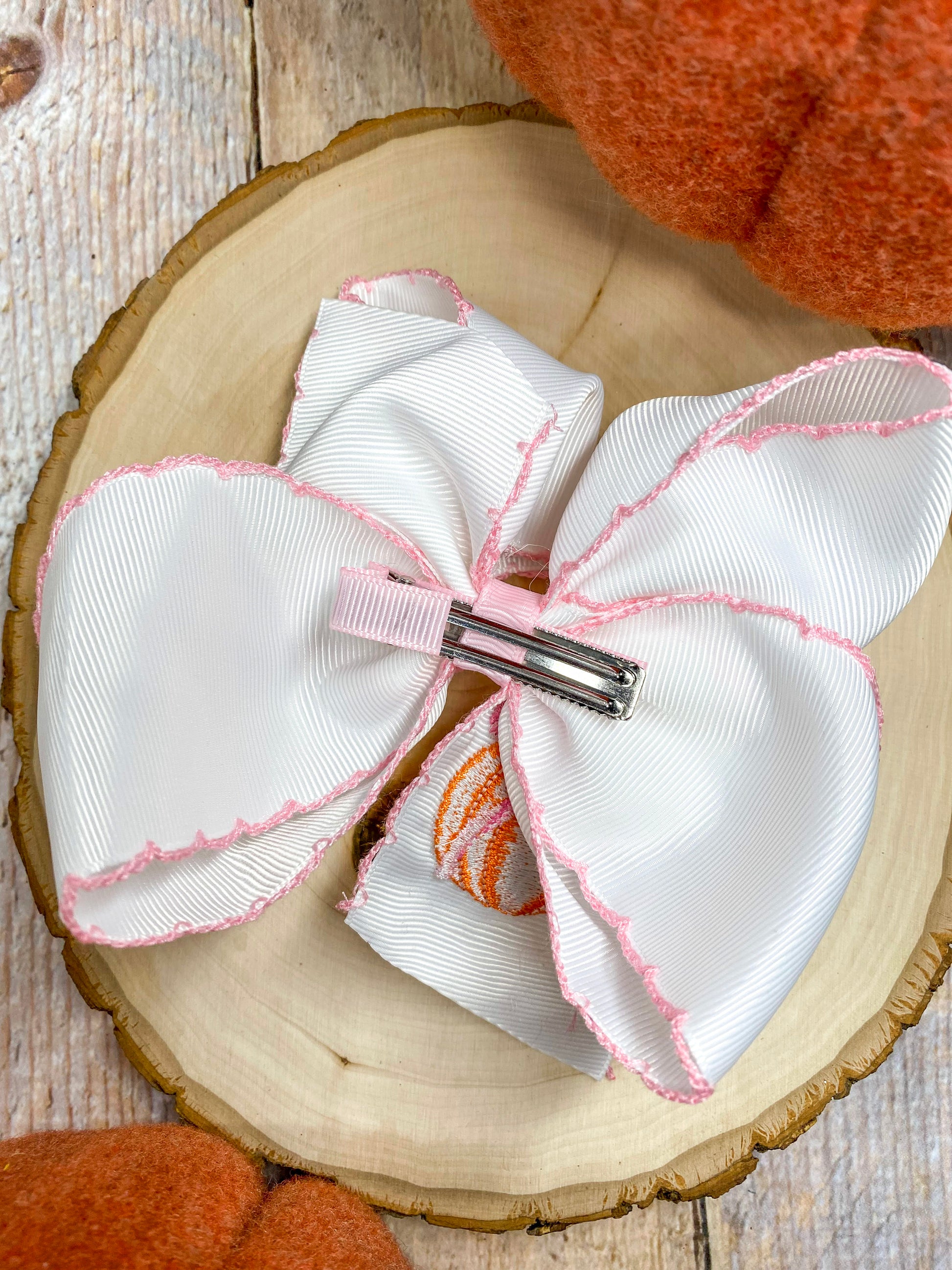 back of the hair bow