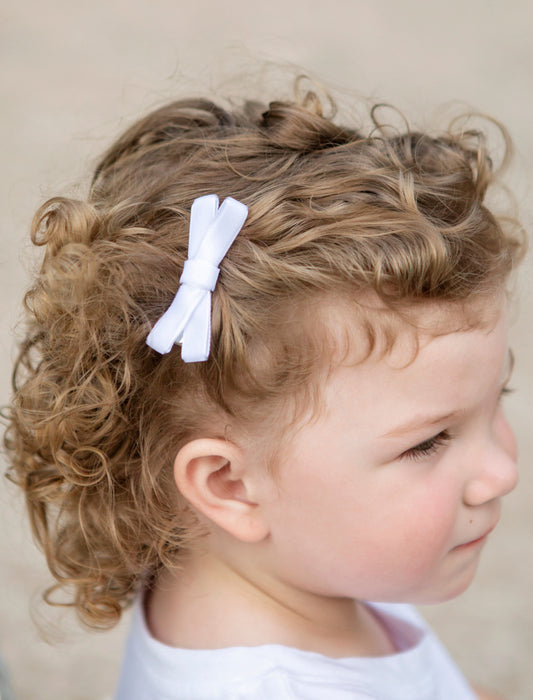 VELVET BOW CLIPPIES in  WHITE on model