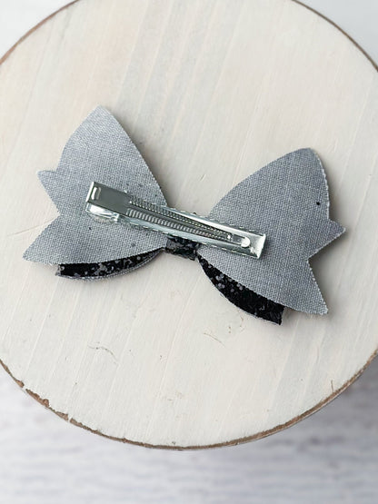 Back of black cat glitter clippie showing single prong alligator clip