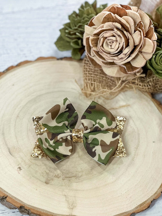 Camo print and gold glitter hair bow on single alligator clip - Alternative view