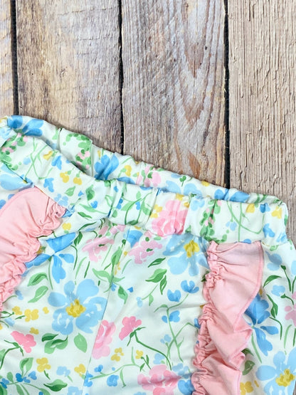 Close up detail photo of waistband on shorts