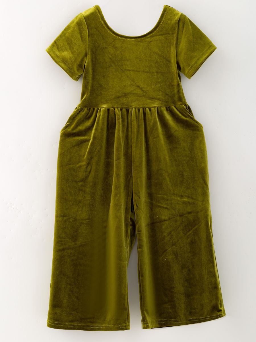 Light olive green girls’ velvet wide-leg jumpsuit with short sleeves and side pockets.
