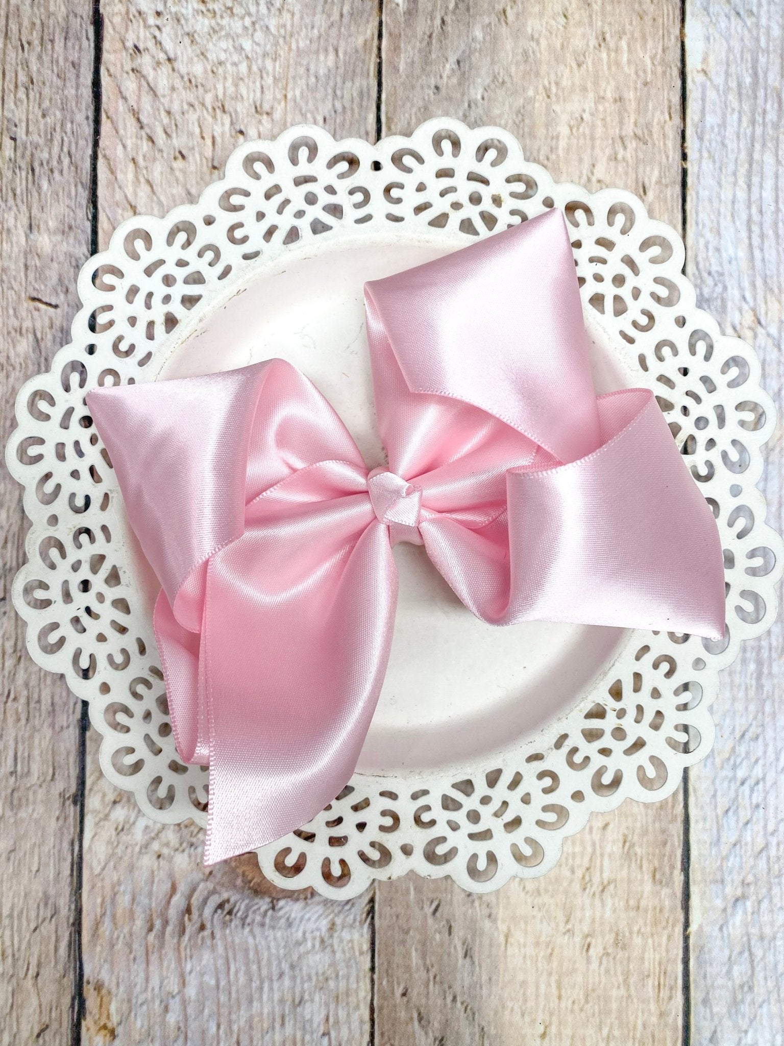 4.5 inch classic satin hair bow in light pink for girls