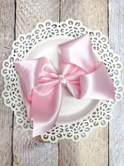 4.5 inch classic satin hair bow in light pink for girls