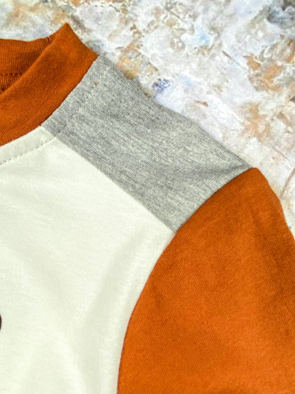 close up photo of shoulder/sleeve color blocking