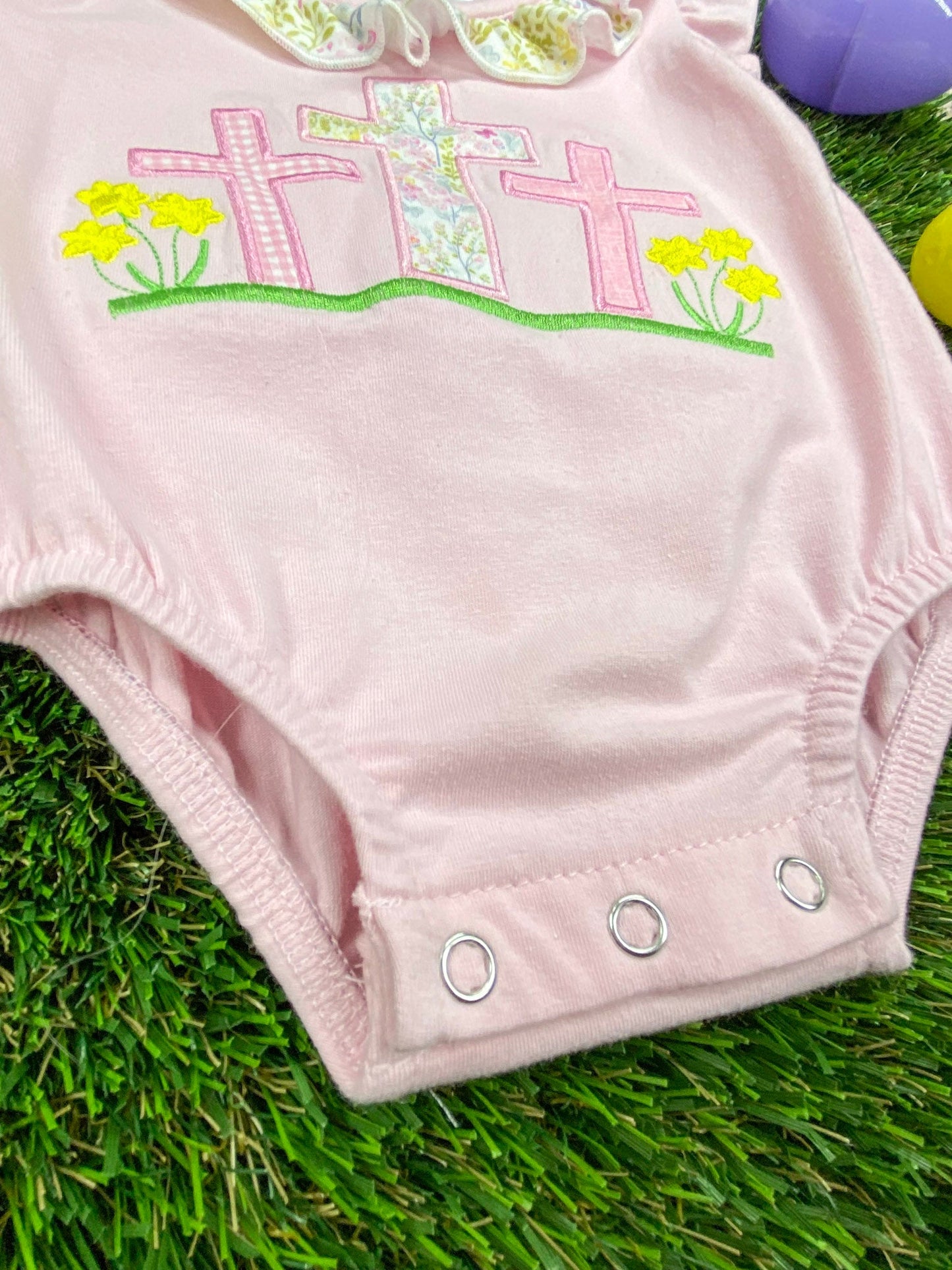 snap closure on infant romper 
