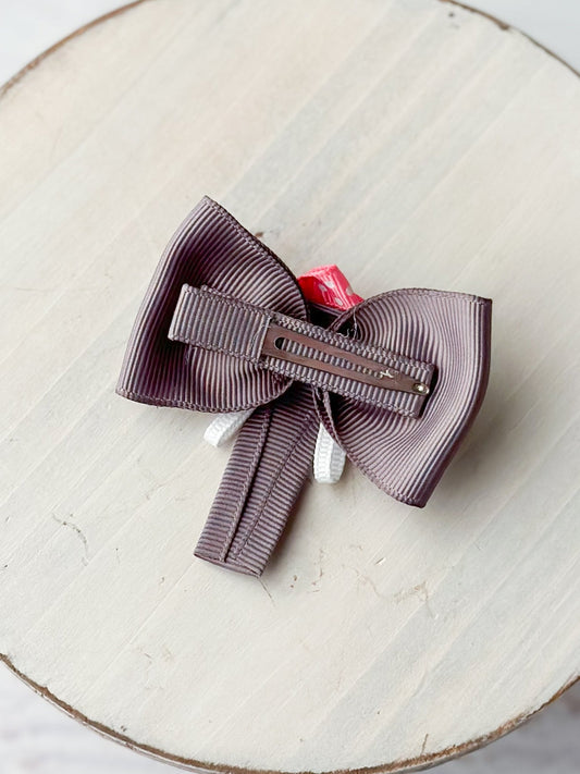 Back of bow with single prong alligator clip - Alternative view