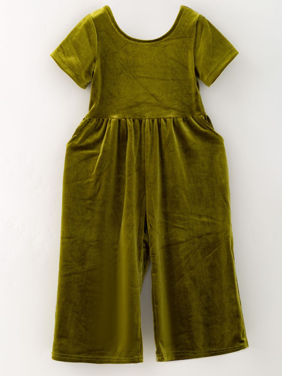 Light olive green girls’ velvet wide-leg jumpsuit with short sleeves and side pockets.
