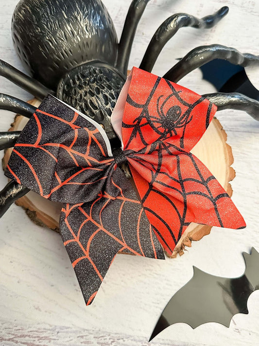 3" grosgrain ribbon, measures about 7" in both length and width, and secures with a single-pronged alligator clip with teeth.