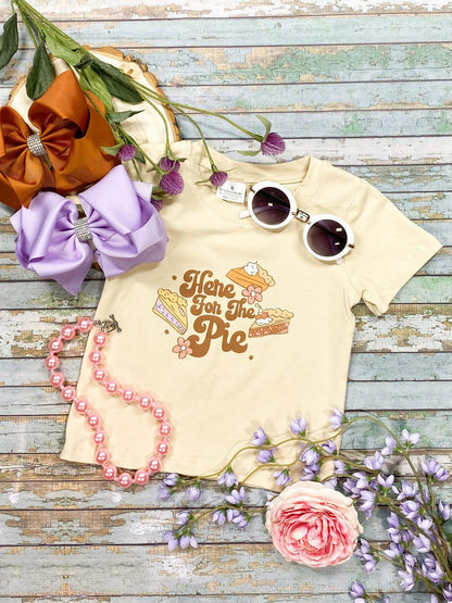 Ivory short sleeve tee that says Here for the Pie