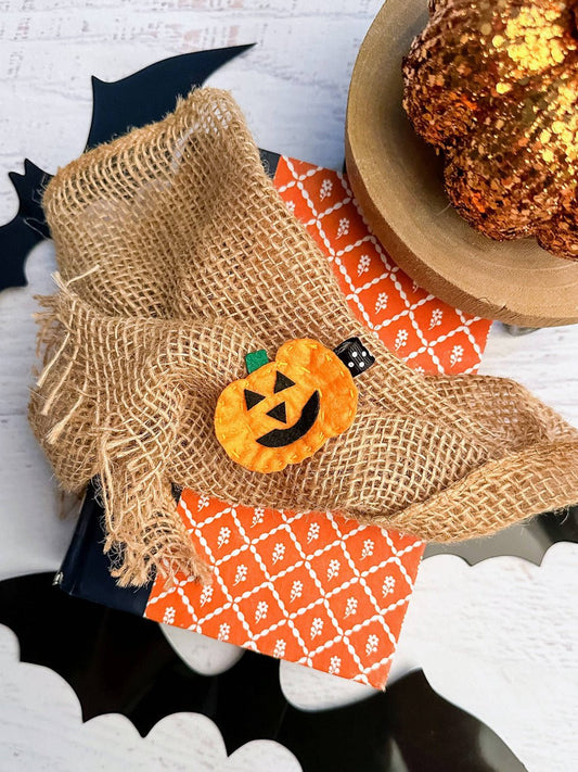 Orange jack-o-lantern felt clippie on polka dot lined alligator clip