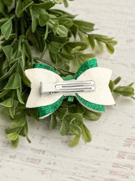 Back of bow featuring a double prong alligator clip - Alternative view